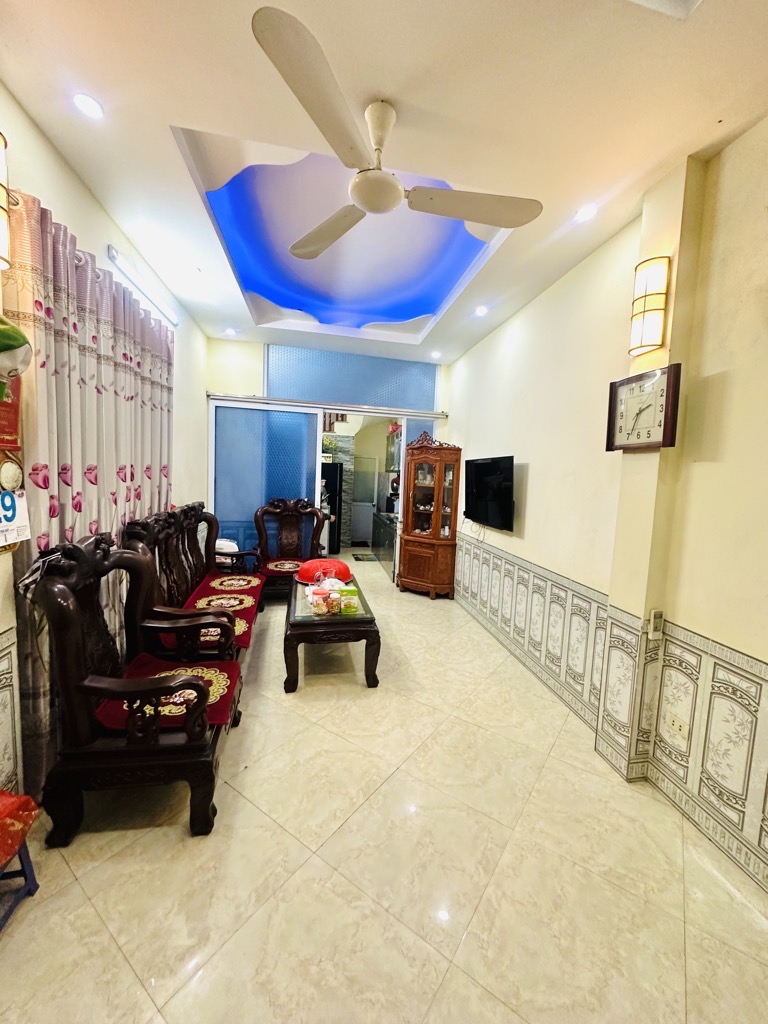 Bán nhà Hoàng Mai - diện tích 137m2 4 tầng - Ô tô vào trong nhà - giá 29,5 tỷ