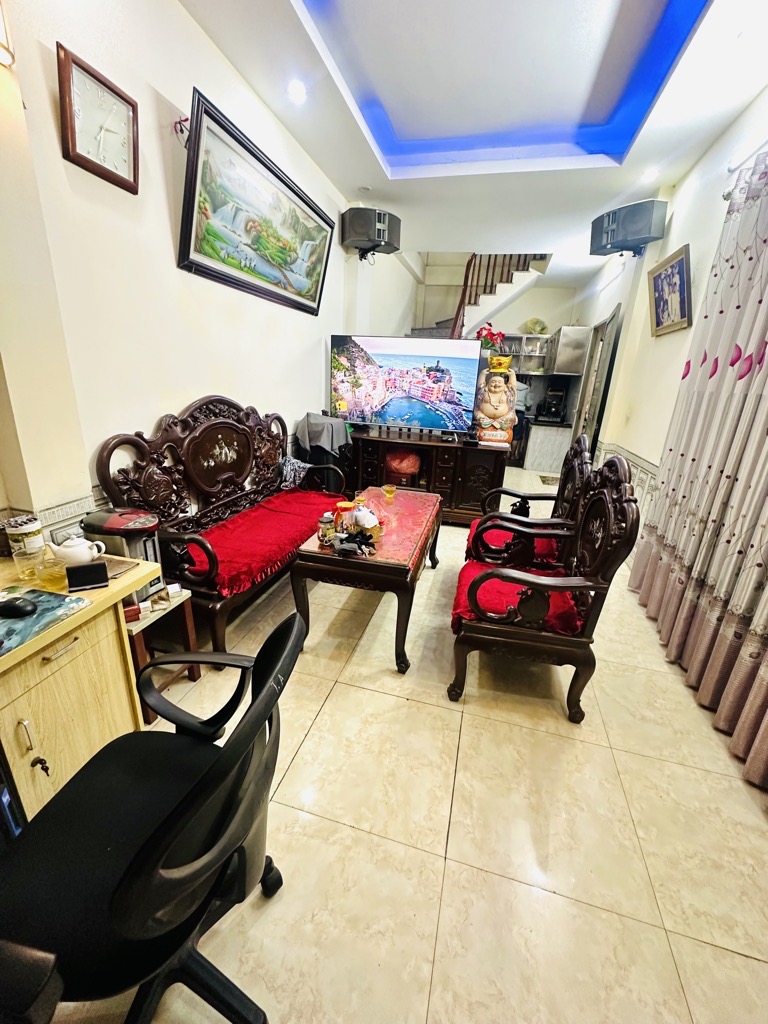 Bán nhà Hoàng Mai - diện tích 137m2 4 tầng - Ô tô vào trong nhà - giá 29,5 tỷ