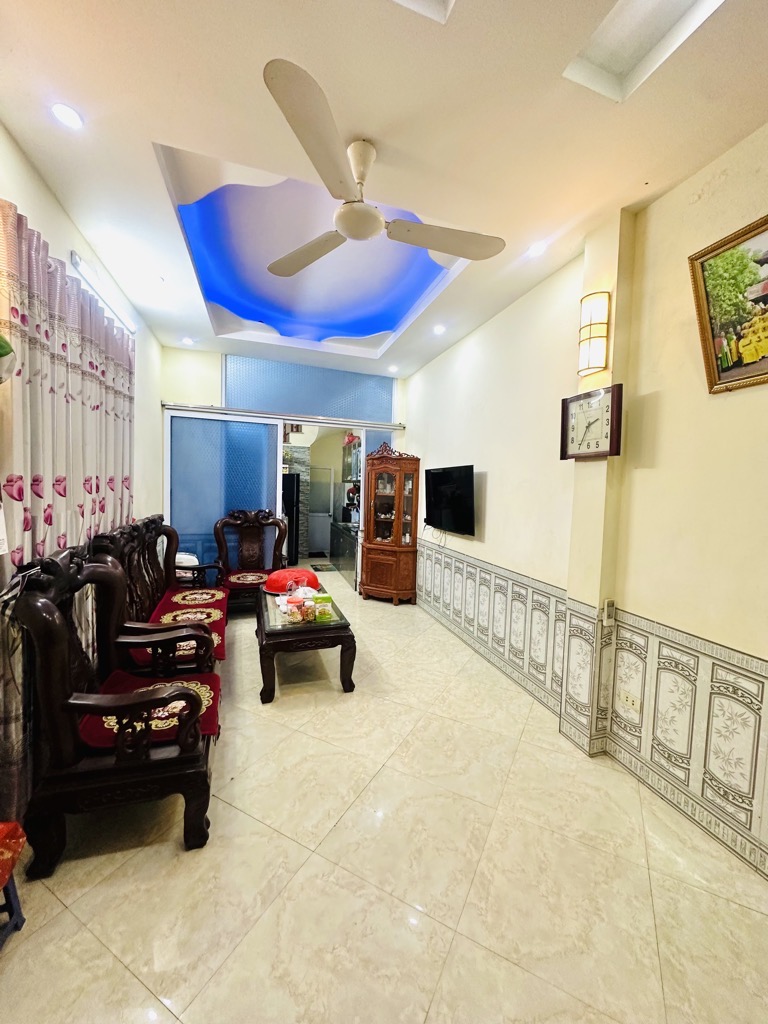 Bán nhà Hoàng Mai - diện tích 137m2 4 tầng - Ô tô vào trong nhà - giá 29,5 tỷ