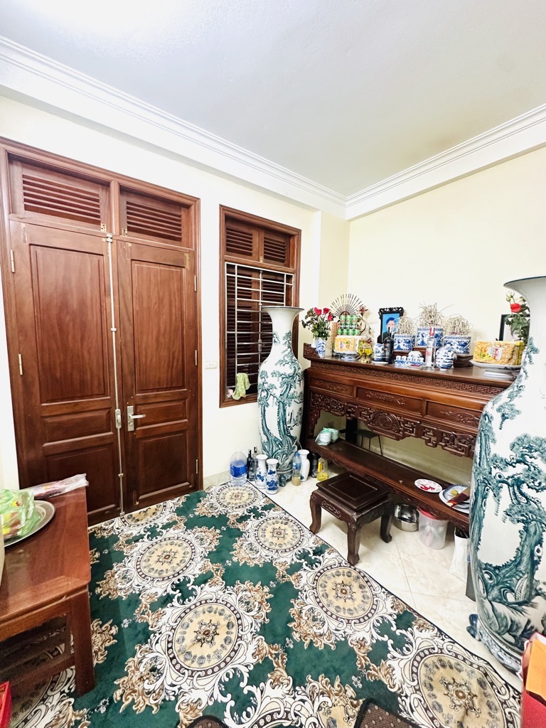 Bán nhà Hoàng Mai - diện tích 137m2 4 tầng - Ô tô vào trong nhà - giá 29,5 tỷ