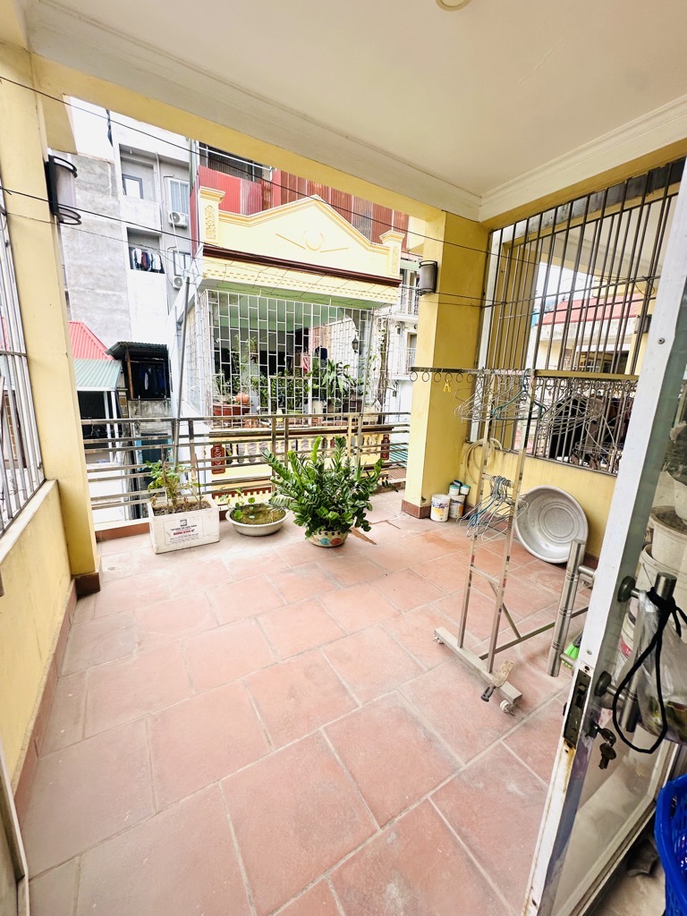 Bán nhà Hoàng Mai - diện tích 137m2 4 tầng - Ô tô vào trong nhà - giá 29,5 tỷ