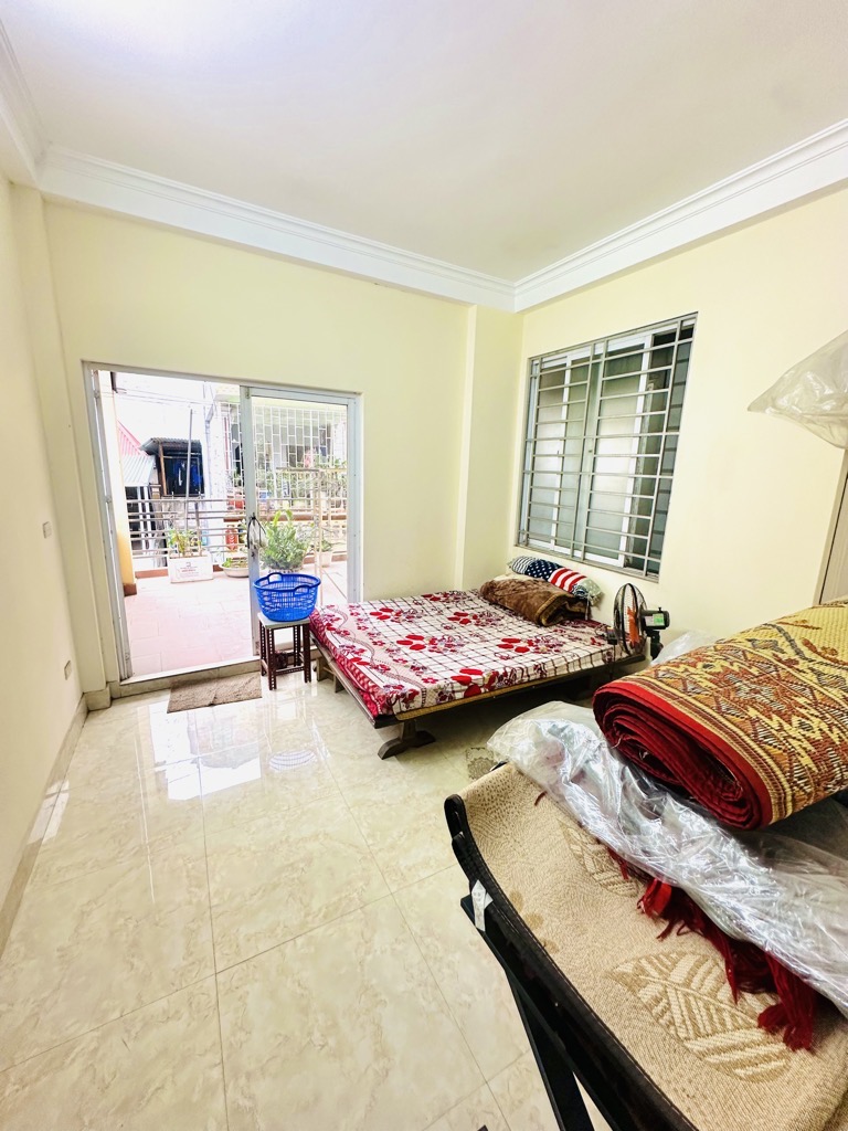 Bán nhà Hoàng Mai - diện tích 137m2 4 tầng - Ô tô vào trong nhà - giá 29,5 tỷ