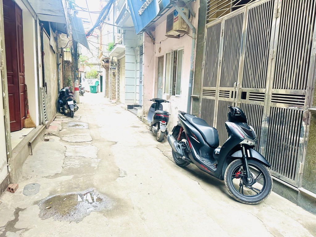 Bán nhà Hoàng Mai - diện tích 137m2 4 tầng - Ô tô vào trong nhà - giá 29,5 tỷ