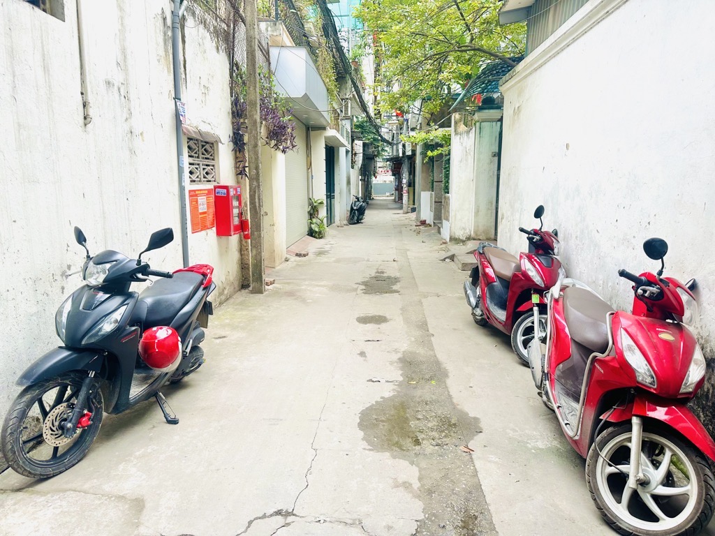 Bán nhà Hoàng Mai - diện tích 137m2 4 tầng - Ô tô vào trong nhà - giá 29,5 tỷ