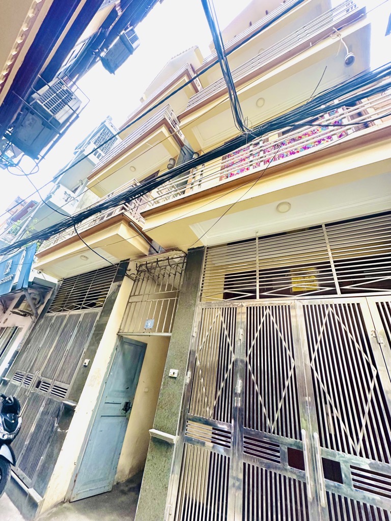 Bán nhà Hoàng Mai - diện tích 137m2 4 tầng - Ô tô vào trong nhà - giá 29,5 tỷ