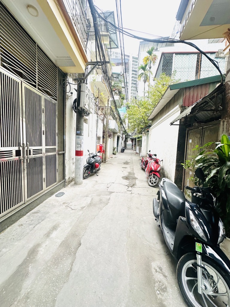 Bán nhà Hoàng Mai - diện tích 137m2 4 tầng - Ô tô vào trong nhà - giá 29,5 tỷ