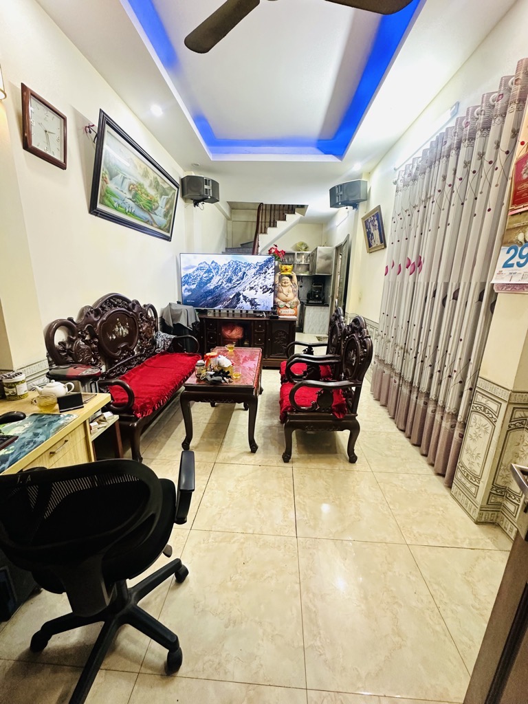 Bán nhà Hoàng Mai - diện tích 137m2 4 tầng - Ô tô vào trong nhà - giá 29,5 tỷ