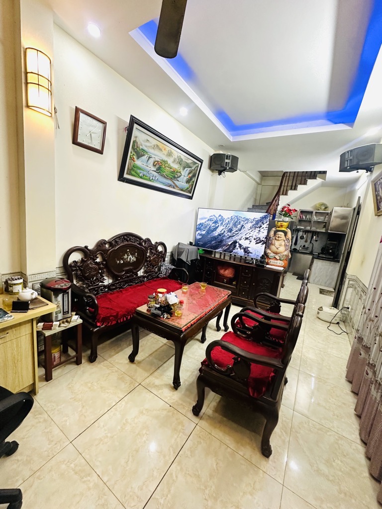 Bán nhà Hoàng Mai - diện tích 137m2 4 tầng - Ô tô vào trong nhà - giá 29,5 tỷ