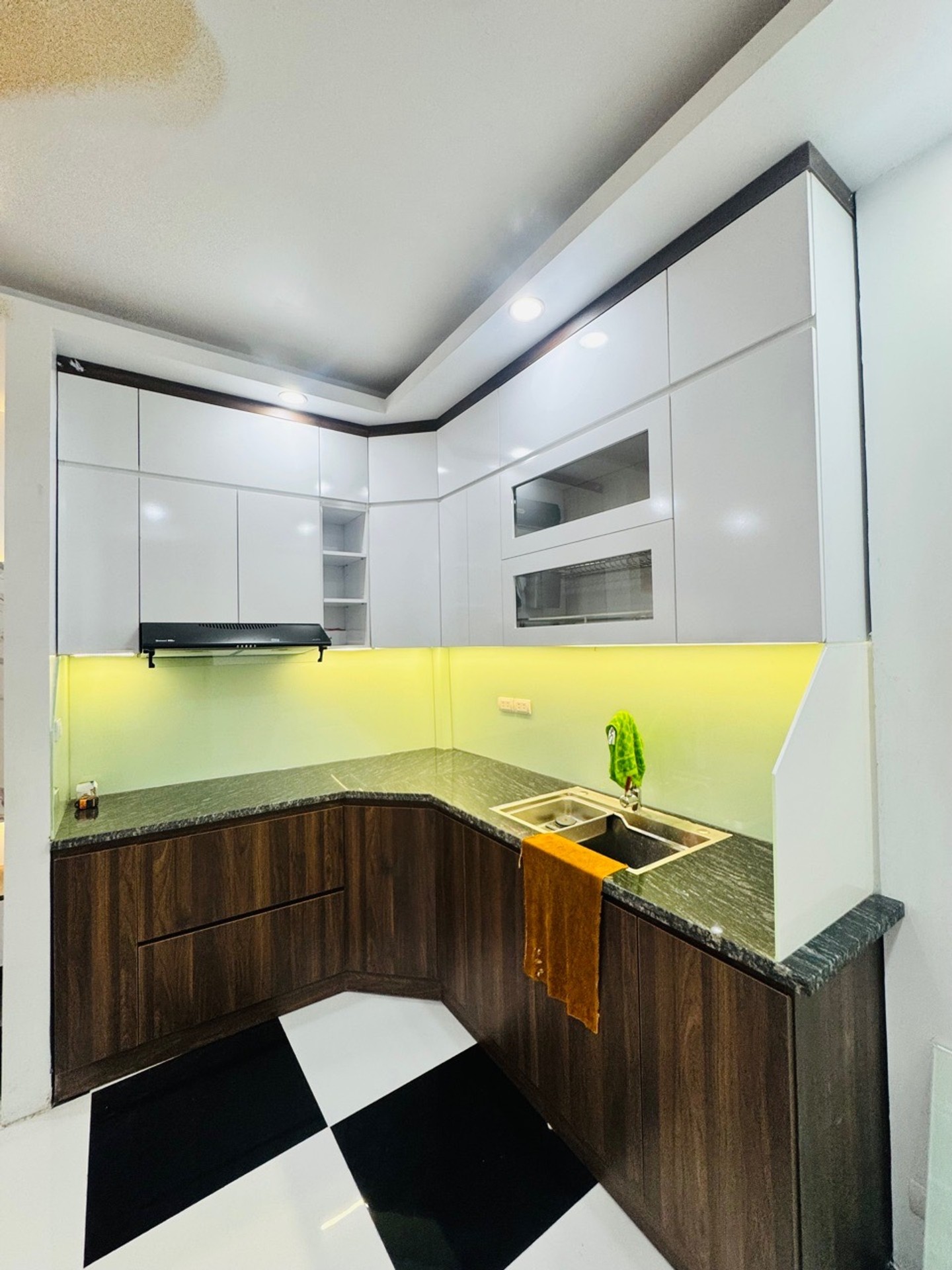 Bán nhà Vĩnh Hưng - diện tích 25m2 4 tầng - Nhà mới tinh, ô tô đỗ cửa - giá 7,25 tỷ