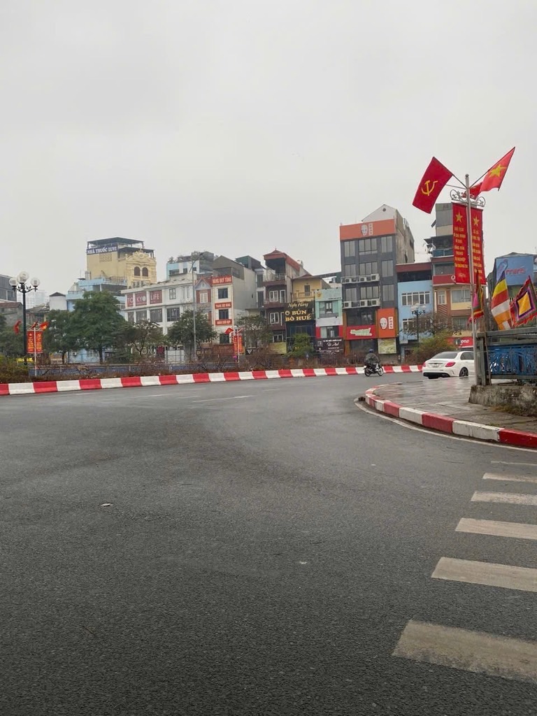 Bán nhà Vũ Tông Phan - diện tích 65m2 3 tầng - Mặt phố kinh doanh sầm uất - giá 36 tỷ