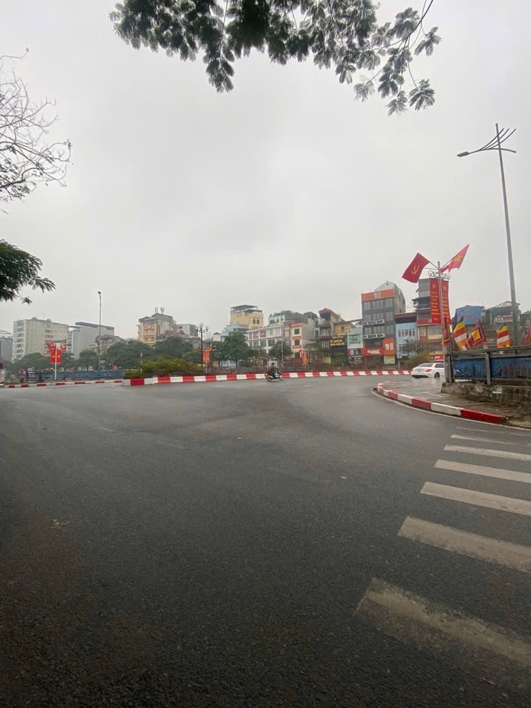 Bán nhà Vũ Tông Phan - diện tích 65m2 3 tầng - Mặt phố kinh doanh sầm uất - giá 36 tỷ