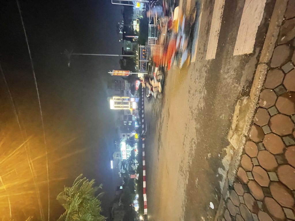 Bán nhà Vũ Tông Phan - diện tích 65m2 3 tầng - Mặt phố kinh doanh sầm uất - giá 36 tỷ