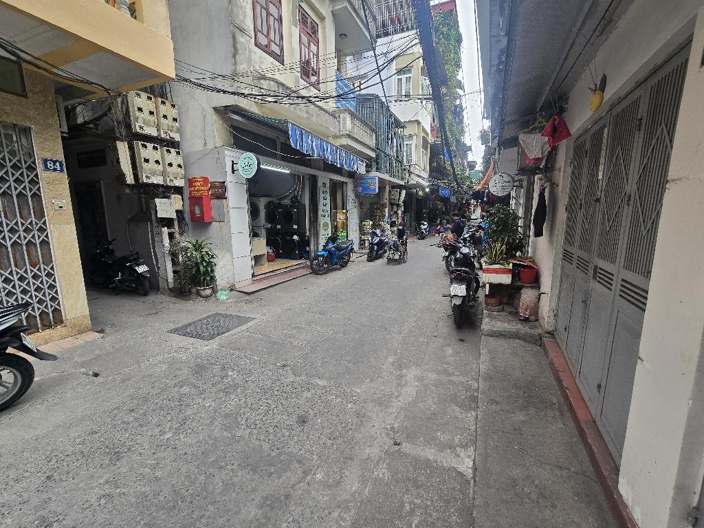 Bán nhà Bùi Ngọc Dương - diện tích 126m2 1 tầng - ô tô đỗ cửa - giá 32,5 tỷ