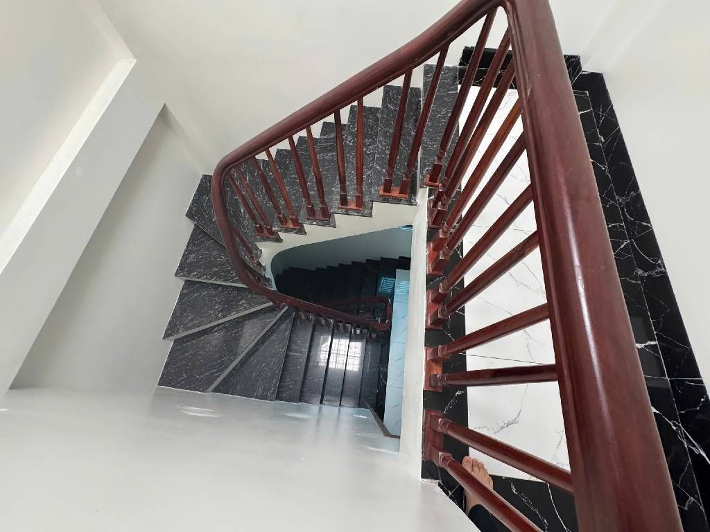 Bán nhà Thịnh Liệt - diện tích 35m2 5 tầng - ô tô vào nhà - giá 9,95 tỷ