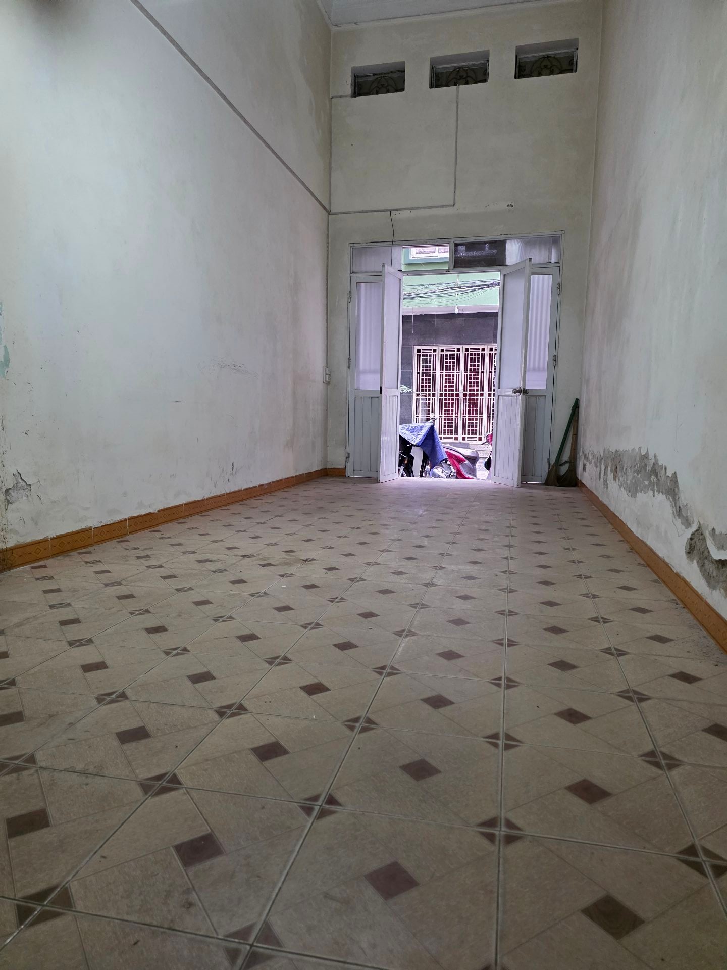 Bán nhà Tam Trinh - diện tích 34m2 3 tầng - Ô tô tránh - giá 10,9 tỷ
