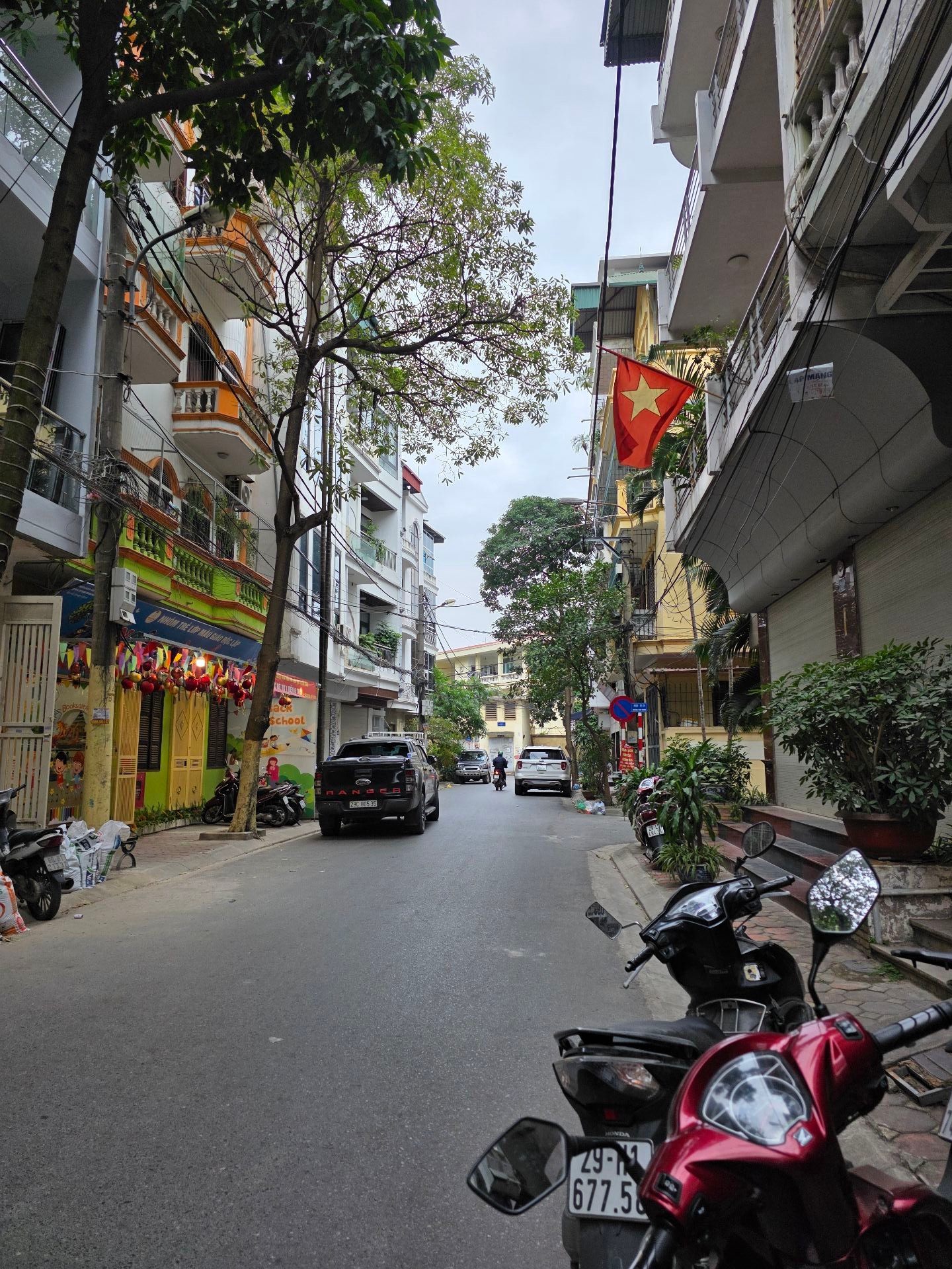 Bán nhà Tam Trinh - diện tích 34m2 3 tầng - Ô tô tránh - giá 10,9 tỷ