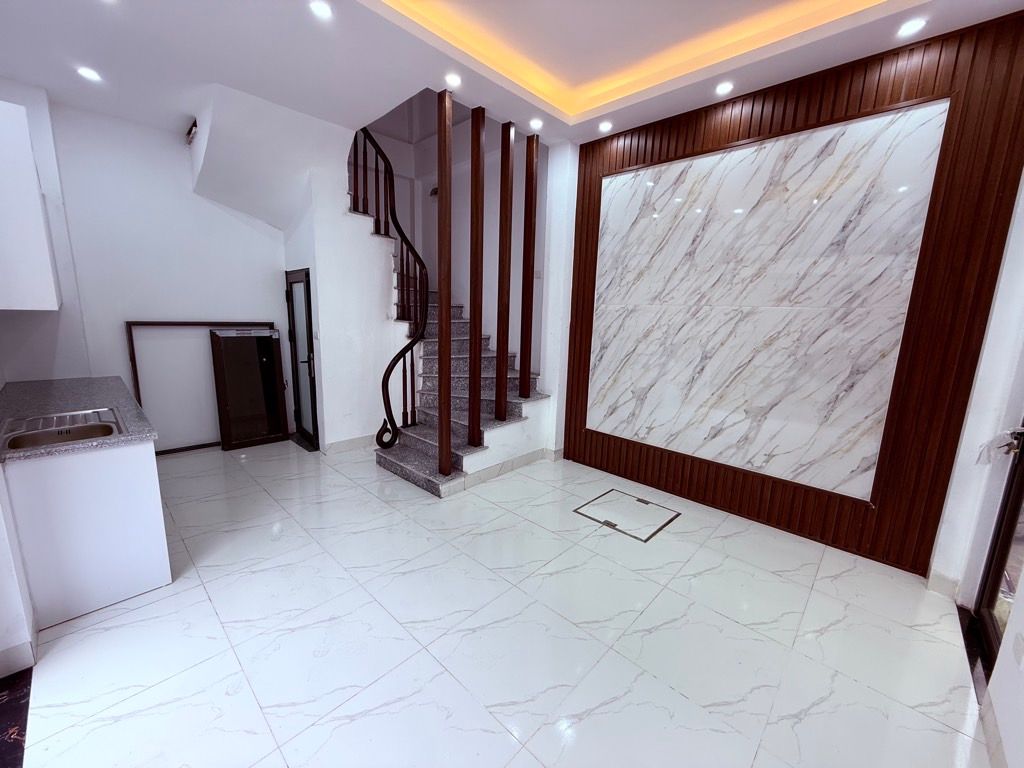 Bán nhà Hoàng Mai - diện tích 30m2 5 tầng - Lô góc - giá 5,98 tỷ