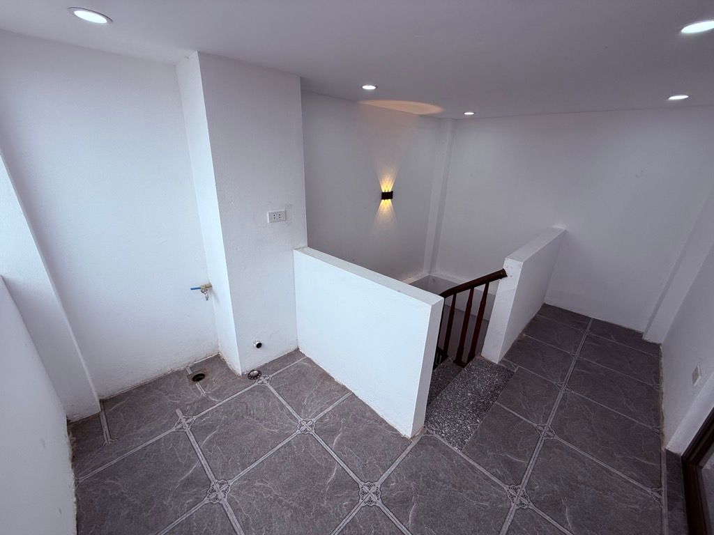 Bán nhà Hoàng Mai - diện tích 30m2 5 tầng - Lô góc - giá 5,98 tỷ