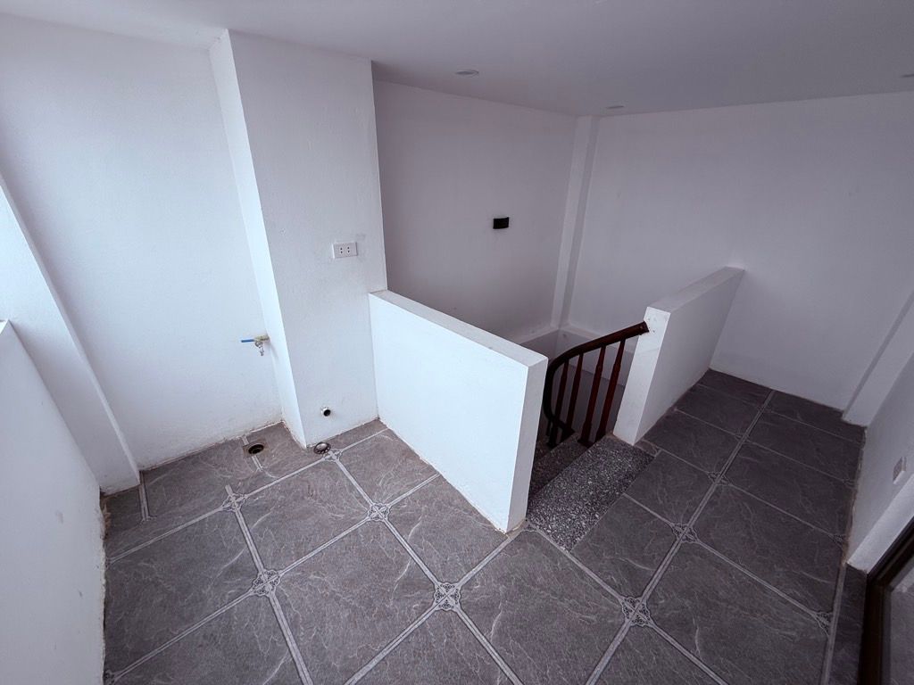 Bán nhà Hoàng Mai - diện tích 30m2 5 tầng - Lô góc - giá 5,98 tỷ