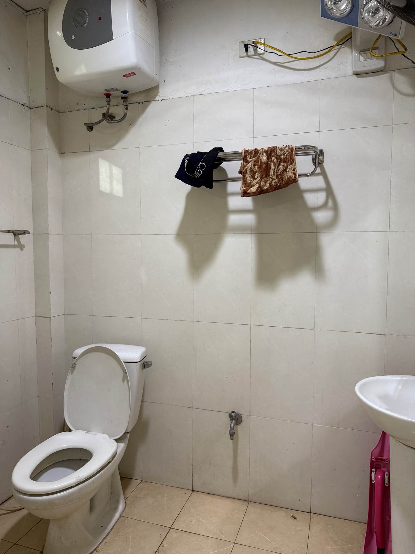 Bán nhà Nguyễn Đức Cảnh - diện tích 48m2 2 tầng - Nhà mặt phố, ô tô đỗ cửa - giá 4,5 tỷ