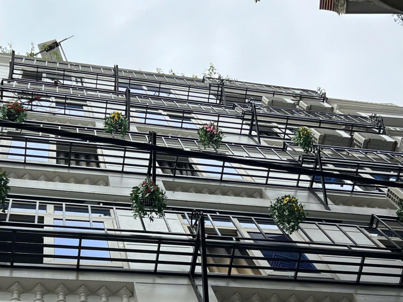 Bán nhà Nam Dư - diện tích 150m2 7 tầng - Lô góc, gara ô tô, thang máy - giá 12,5 tỷ