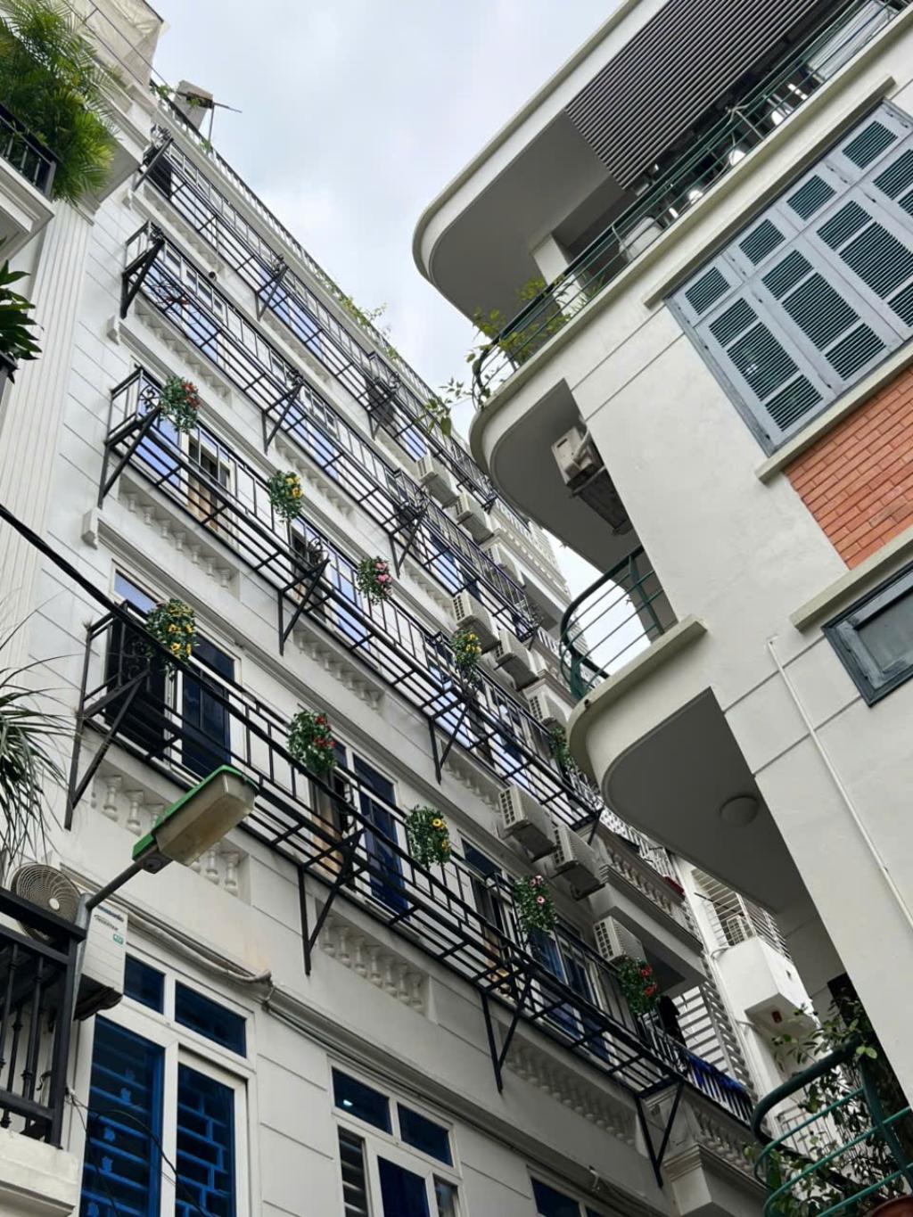 Bán nhà Nam Dư - diện tích 150m2 7 tầng - Lô góc, gara ô tô, thang máy - giá 12,5 tỷ