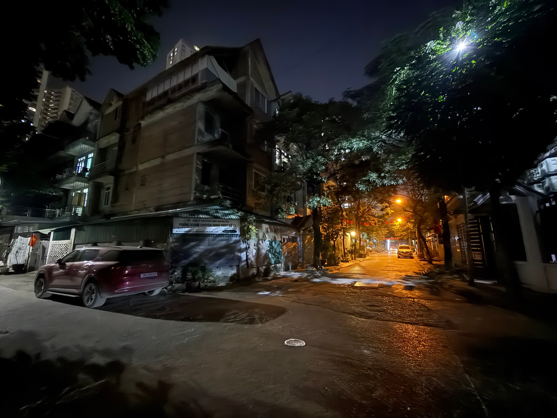 Bán nhà Ngõ 3 ô tô tránh - diện tích 113.5m2 5 tầng - Lô góc 2 mặt thoáng - giá 32 tỷ