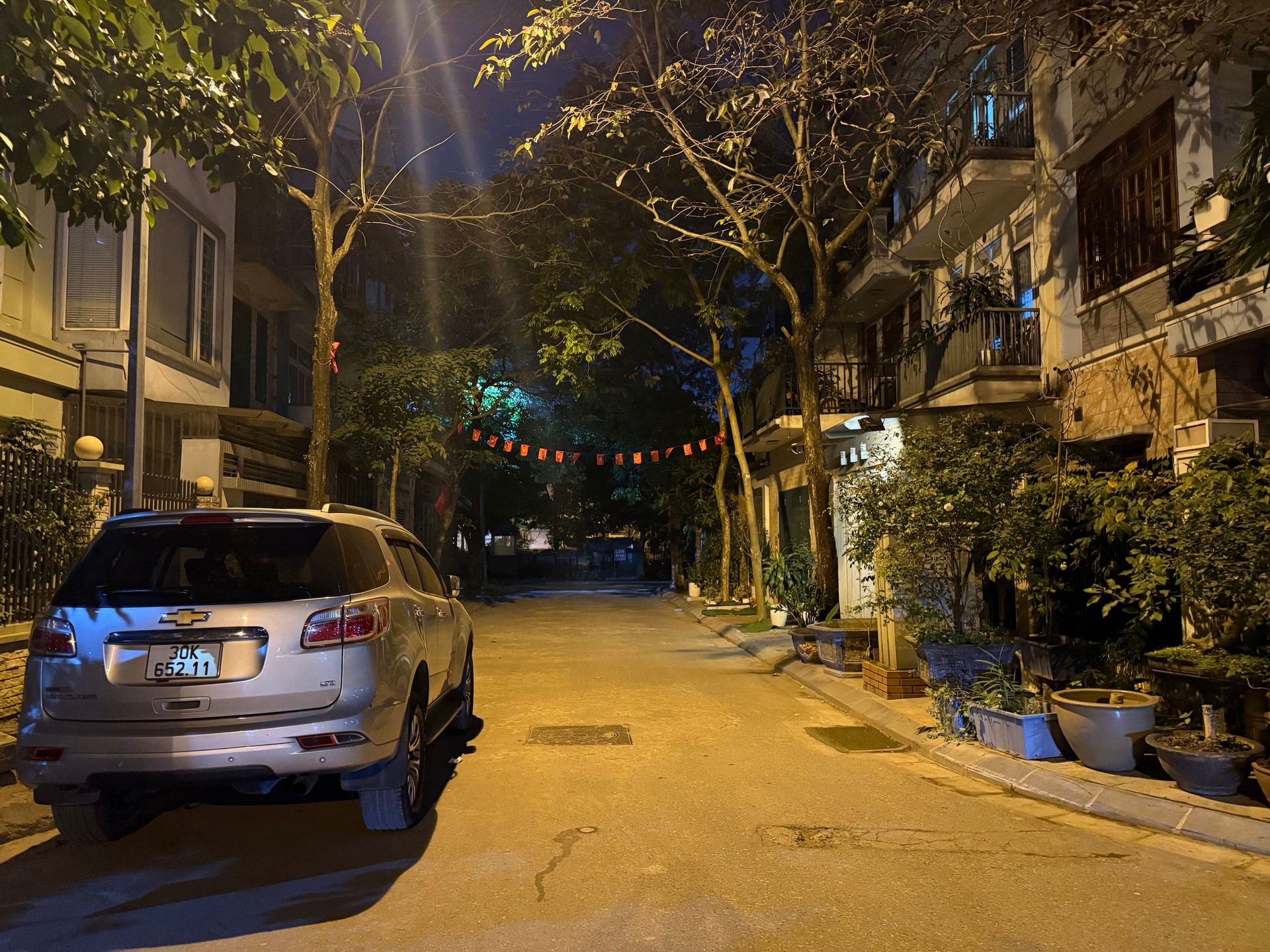 Bán nhà Ngõ 3 ô tô tránh - diện tích 113.5m2 5 tầng - Lô góc 2 mặt thoáng - giá 32 tỷ