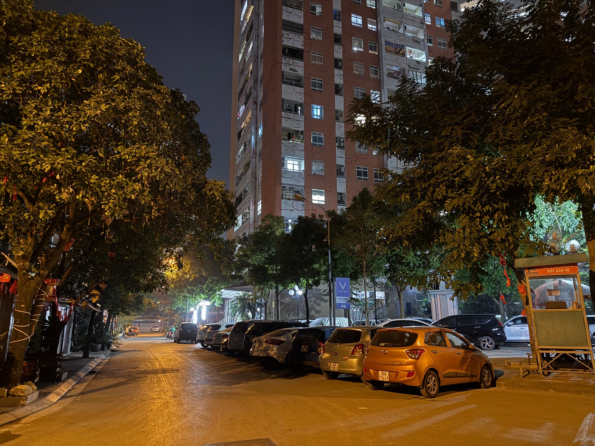 Bán nhà Ngõ 3 ô tô tránh - diện tích 113.5m2 5 tầng - Lô góc 2 mặt thoáng - giá 32 tỷ