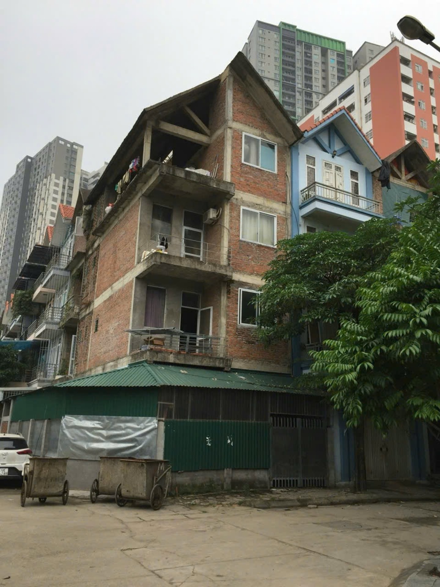 Bán nhà Ngõ 3 ô tô tránh - diện tích 113.5m2 5 tầng - Lô góc 2 mặt thoáng - giá 32 tỷ