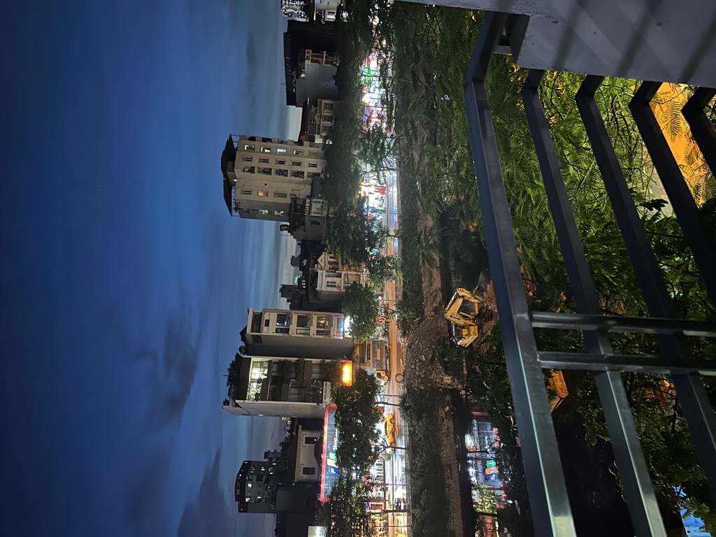 Bán nhà Vũ Tông Phan - diện tích 53m2 7 tầng - MẶT PHỐ VIP - HOA HẬU GIỮA LÒNG THỦ ĐÔ - giá 31 tỷ