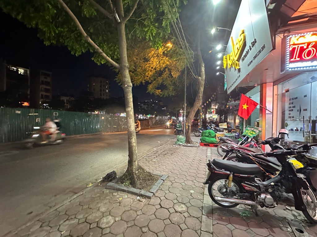 Bán nhà Vũ Tông Phan - diện tích 53m2 7 tầng - MẶT PHỐ VIP - HOA HẬU GIỮA LÒNG THỦ ĐÔ - giá 31 tỷ