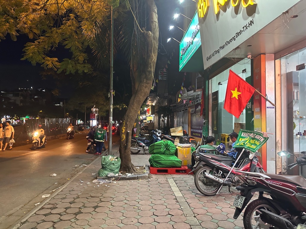 Bán nhà Vũ Tông Phan - diện tích 53m2 7 tầng - MẶT PHỐ VIP - HOA HẬU GIỮA LÒNG THỦ ĐÔ - giá 31 tỷ