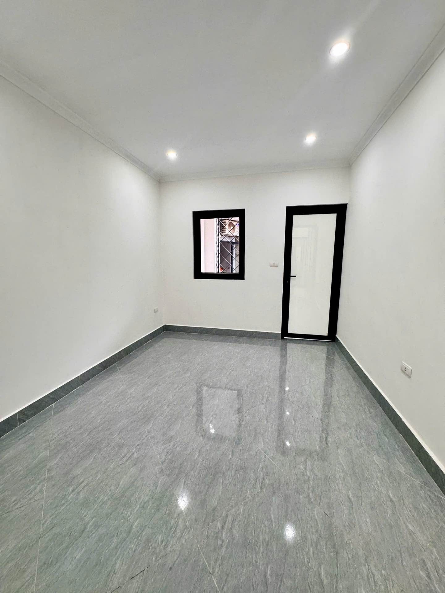 Bán nhà Trương Định - diện tích 32m2 5 tầng - Nhà đẹp hiện đại ở ngay - giá 8,7 tỷ