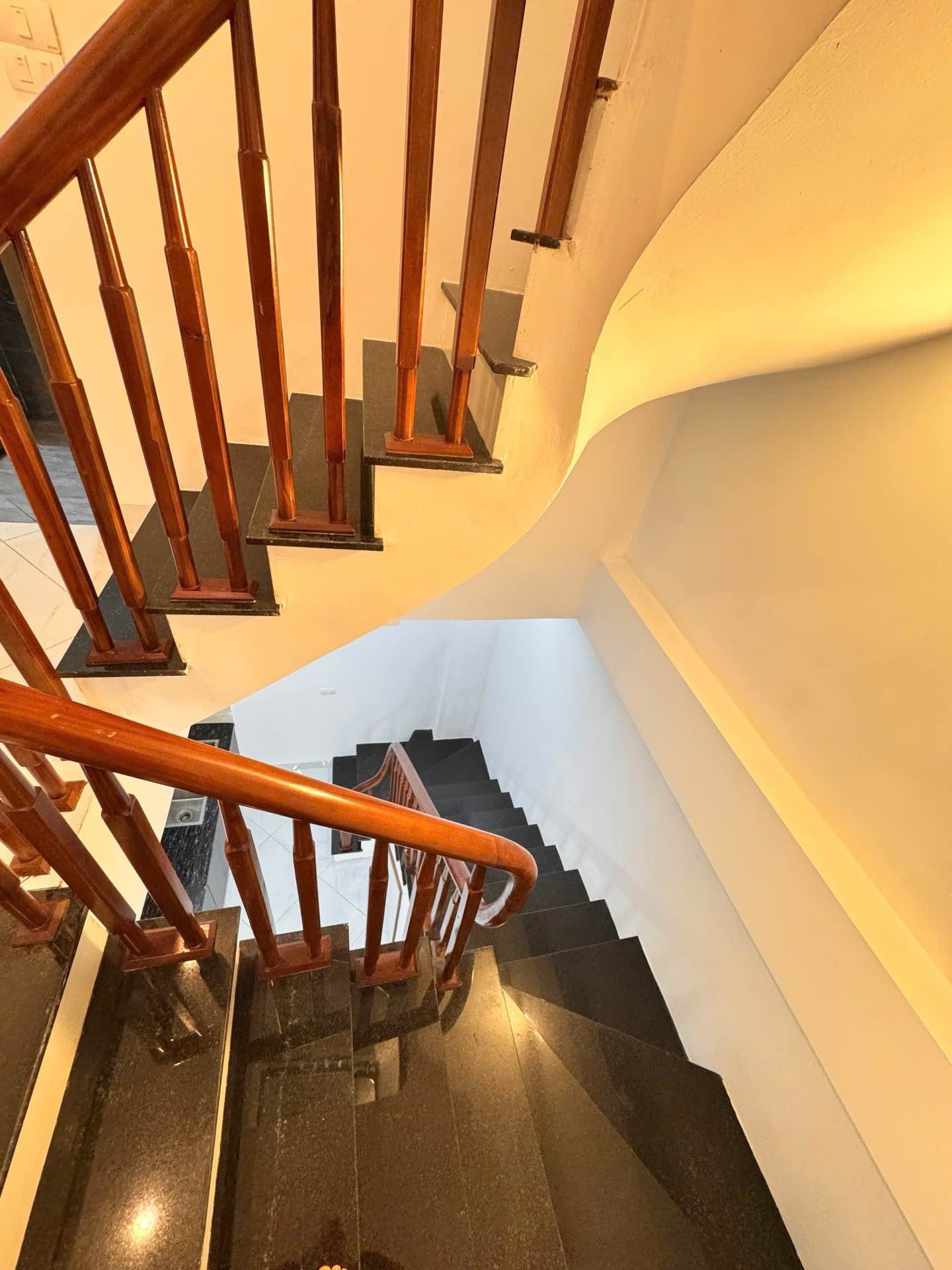 Bán nhà Trương Định - diện tích 32m2 5 tầng - Nhà đẹp hiện đại ở ngay - giá 8,7 tỷ