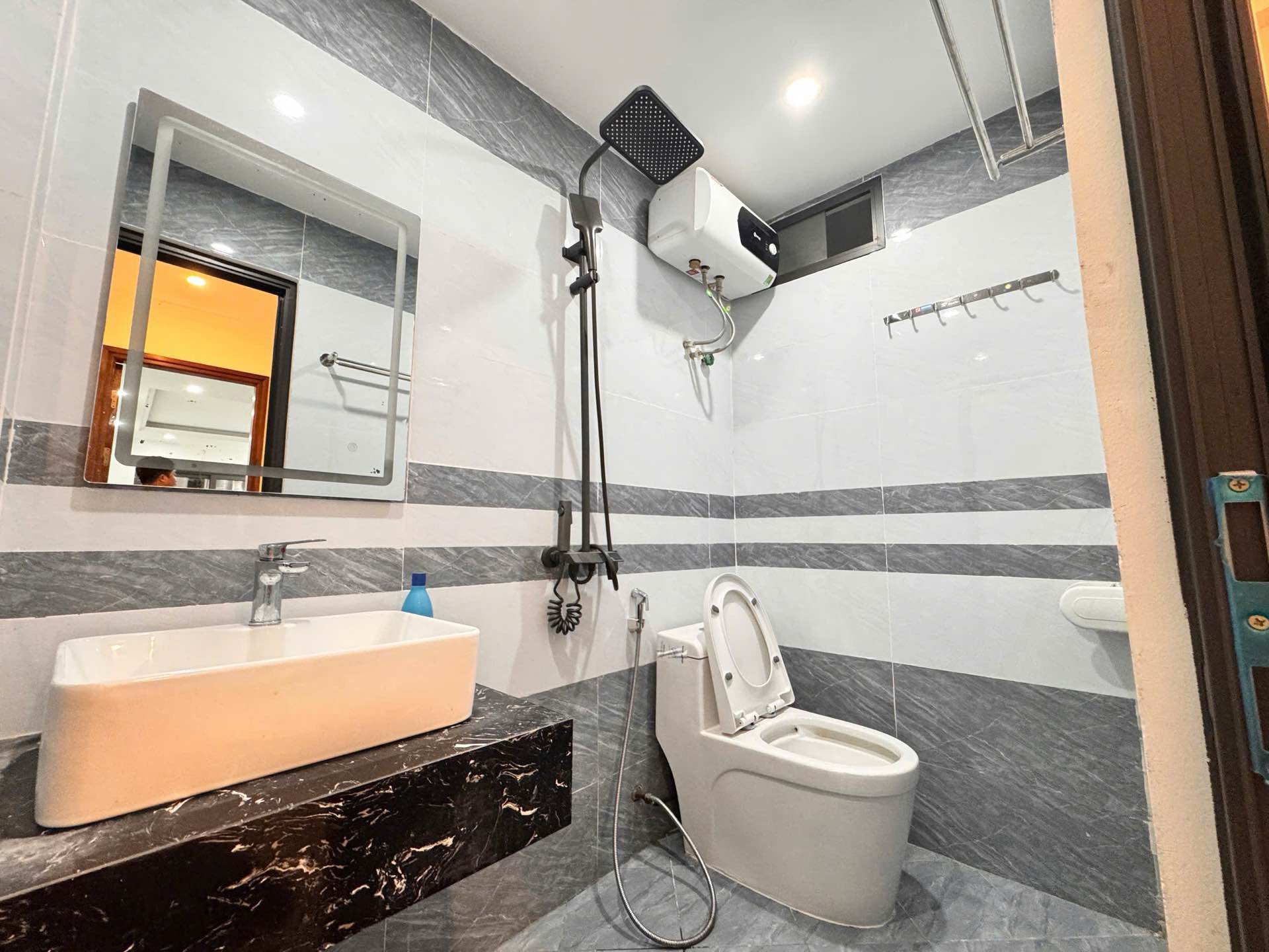 Bán nhà Trương Định - diện tích 32m2 5 tầng - Nhà đẹp hiện đại ở ngay - giá 8,7 tỷ