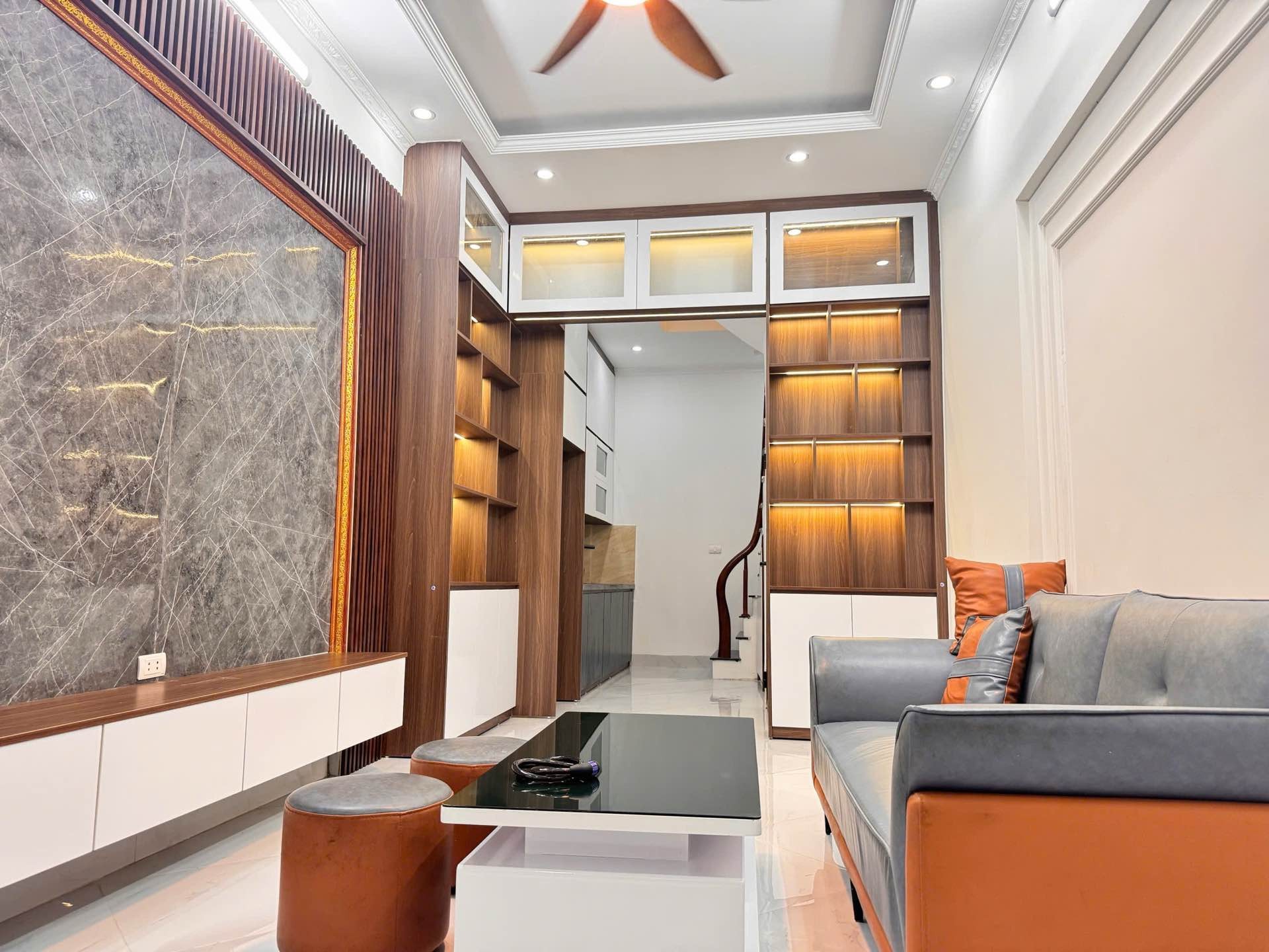 Bán nhà Trương Định - diện tích 32m2 5 tầng - Nhà đẹp hiện đại ở ngay - giá 8,7 tỷ