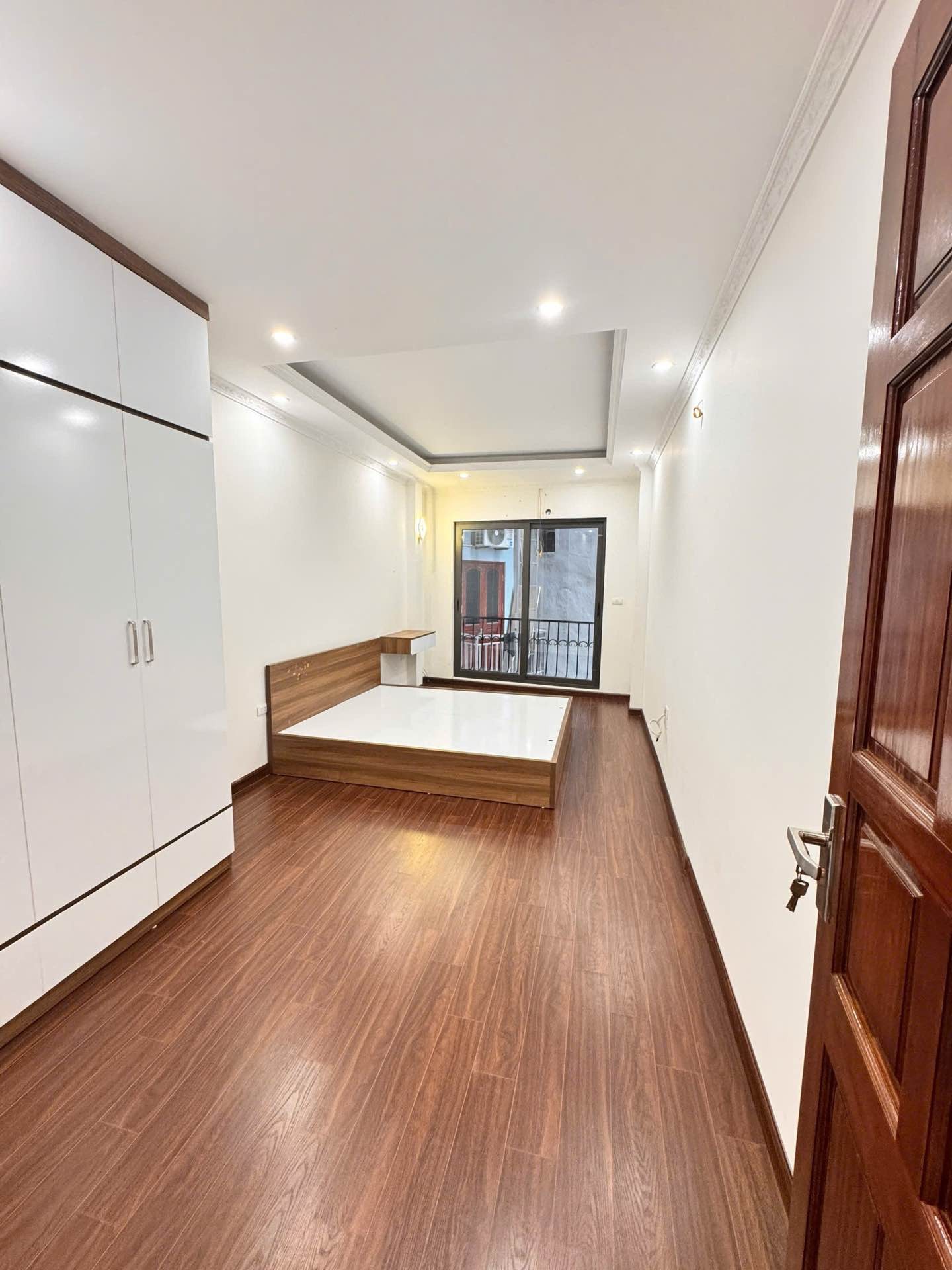 Bán nhà Trương Định - diện tích 32m2 5 tầng - Nhà đẹp hiện đại ở ngay - giá 8,7 tỷ
