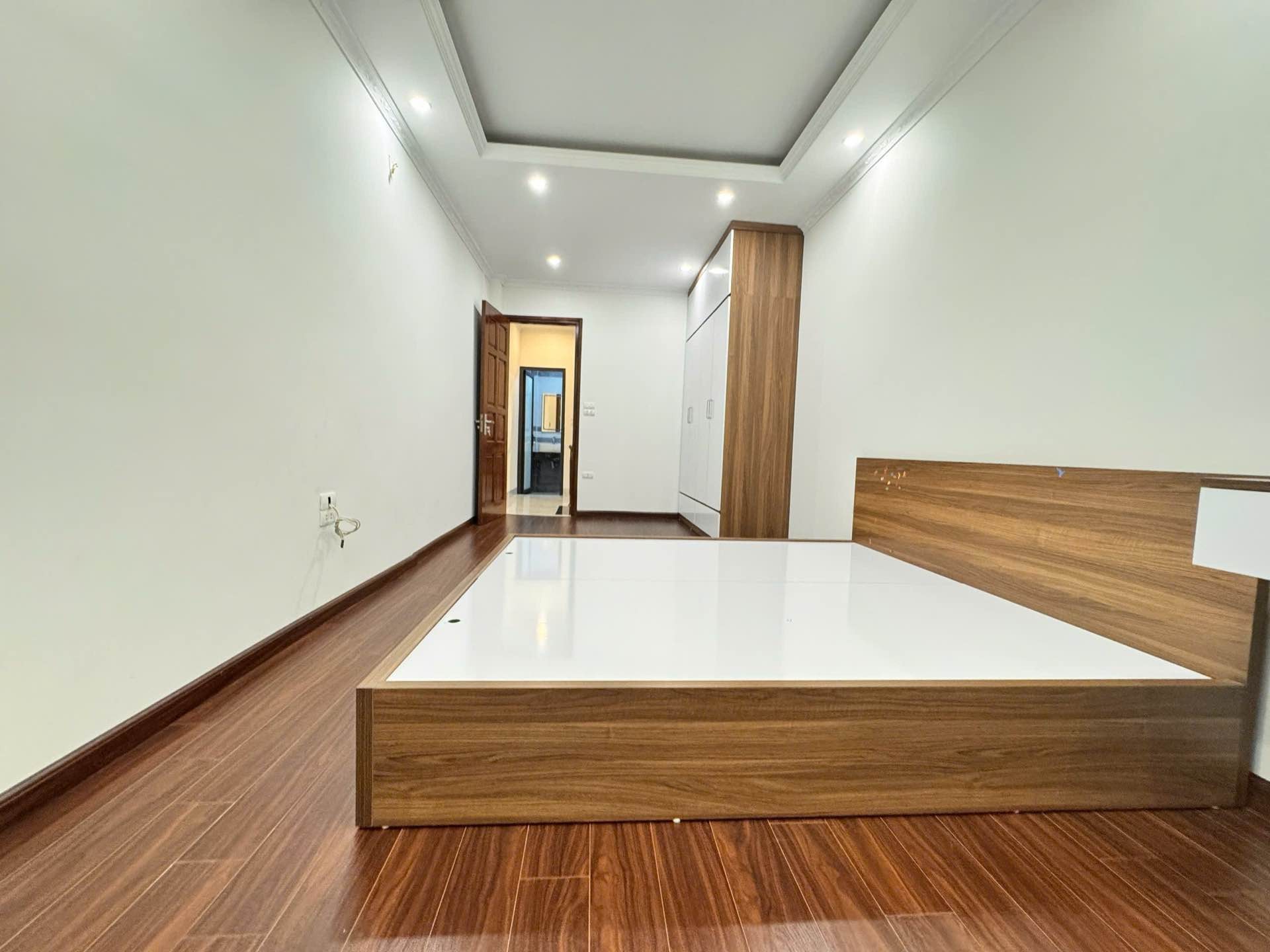 Bán nhà Trương Định - diện tích 32m2 5 tầng - Nhà đẹp hiện đại ở ngay - giá 8,7 tỷ