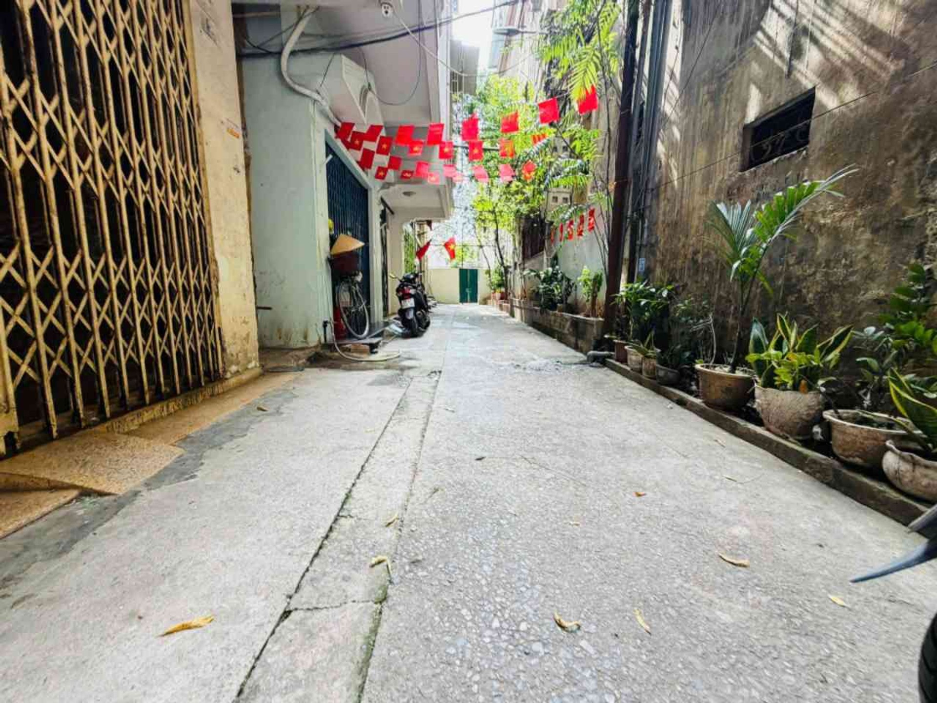 Bán nhà Đê La Thành - diện tích 31m2 4 tầng - Ô tô lý thuyết - giá 10,6 tỷ