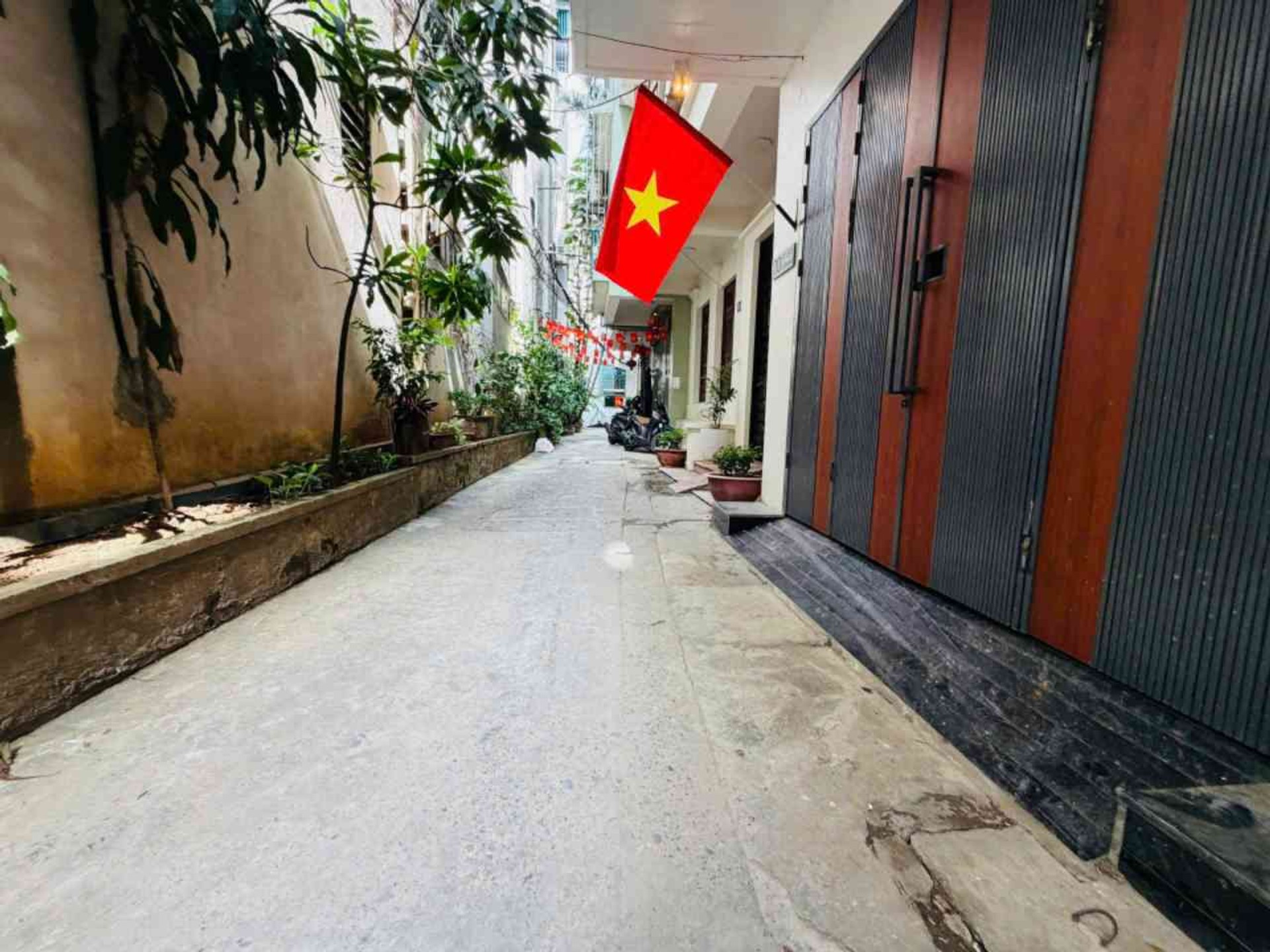 Bán nhà Đê La Thành - diện tích 31m2 4 tầng - Ô tô lý thuyết - giá 10,6 tỷ