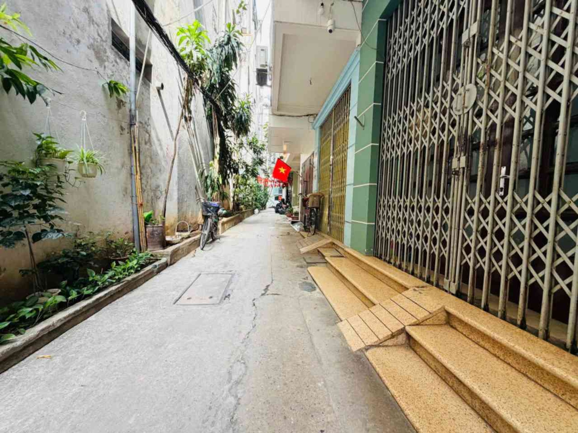 Bán nhà Đê La Thành - diện tích 31m2 4 tầng - Ô tô lý thuyết - giá 10,6 tỷ