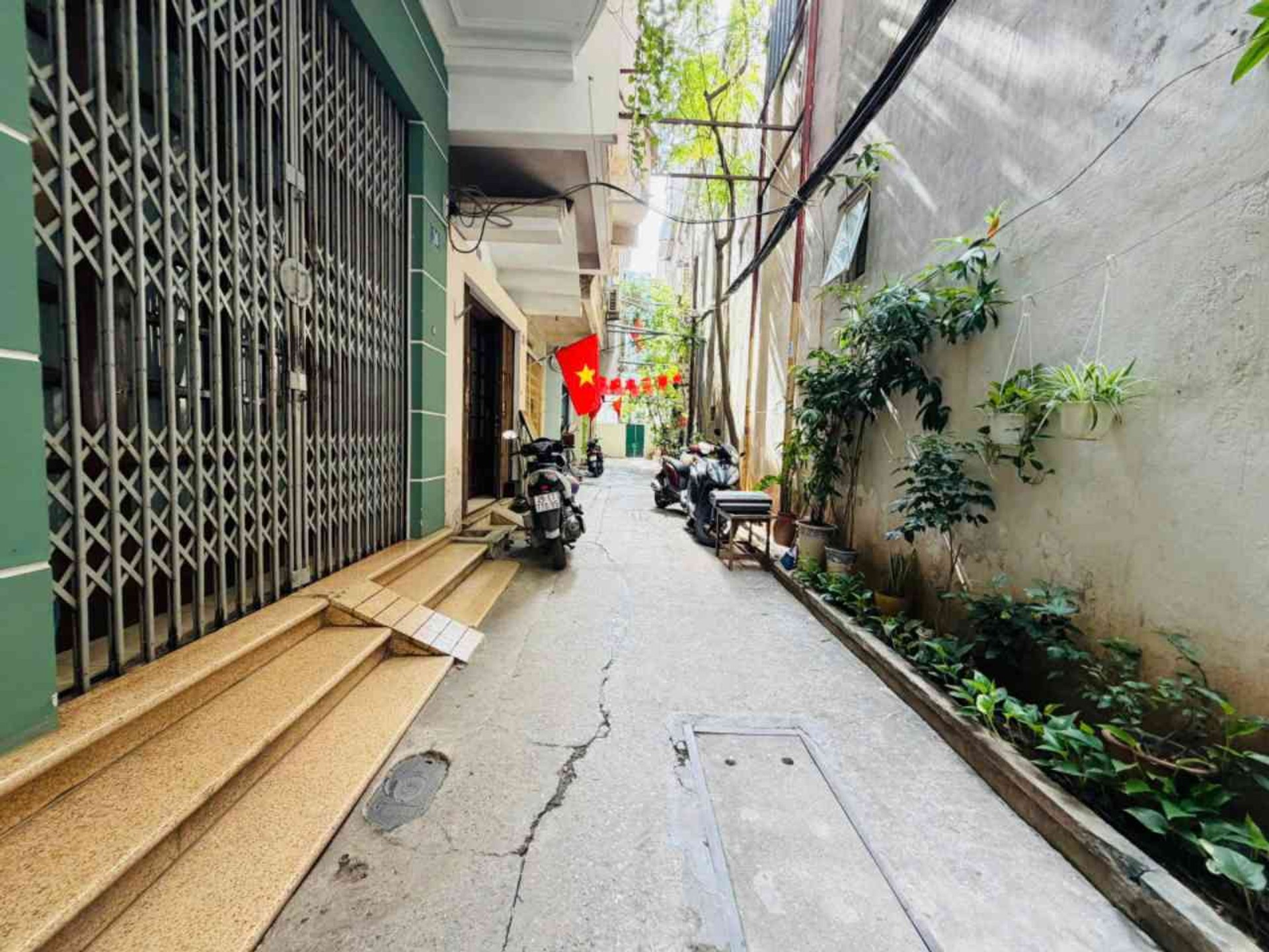 Bán nhà Đê La Thành - diện tích 31m2 4 tầng - Ô tô lý thuyết - giá 10,6 tỷ