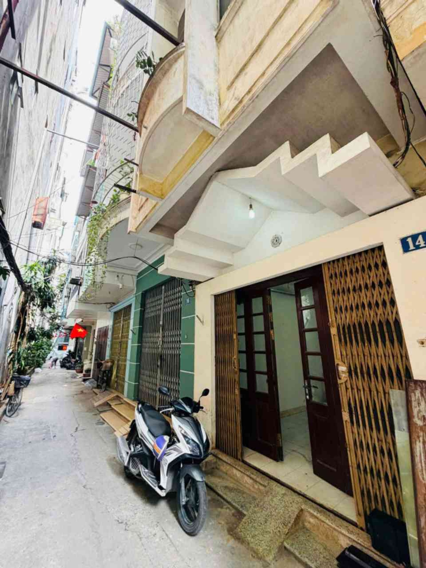 Bán nhà Đê La Thành - diện tích 31m2 4 tầng - Ô tô lý thuyết - giá 10,6 tỷ