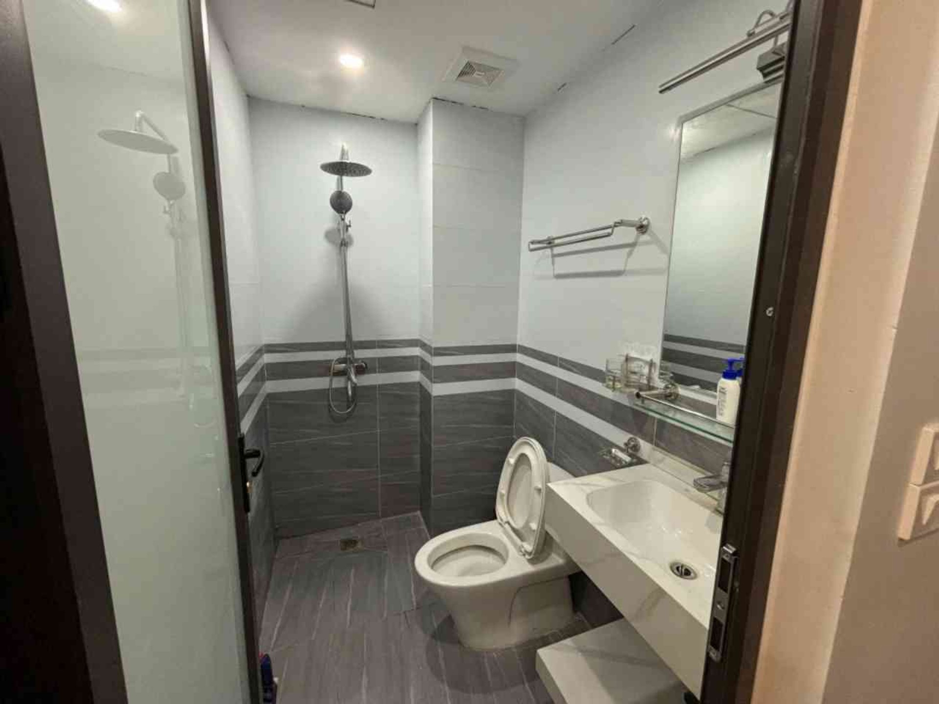 Bán nhà Minh Khai - diện tích 56m2 6 tầng - Ô tô đỗ cửa - giá 14,9 tỷ