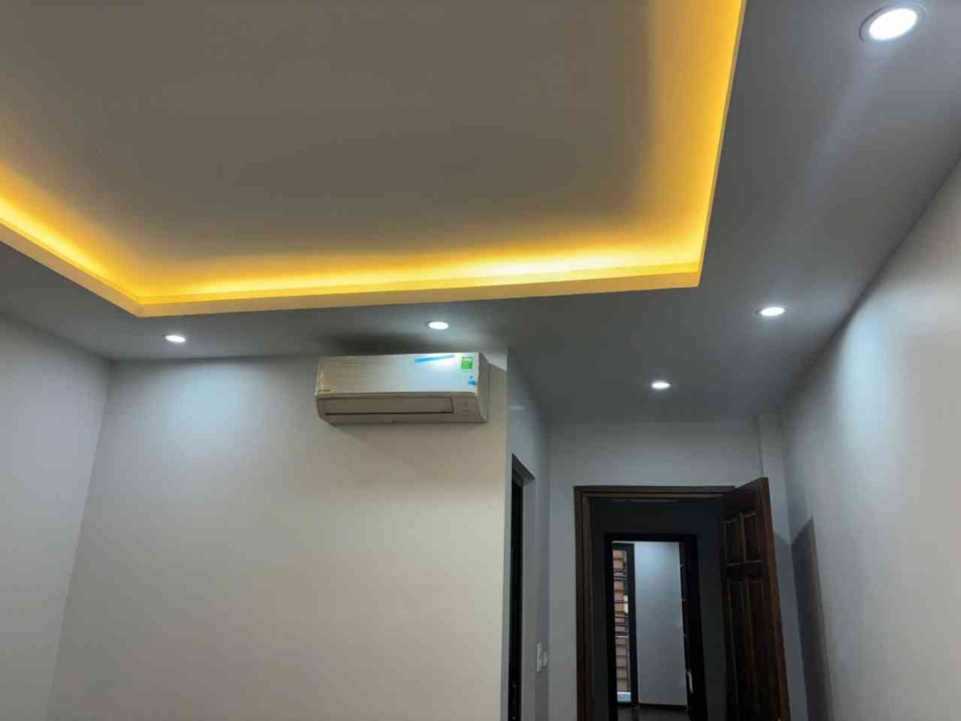 Bán nhà Minh Khai - diện tích 56m2 6 tầng - Ô tô đỗ cửa - giá 14,9 tỷ