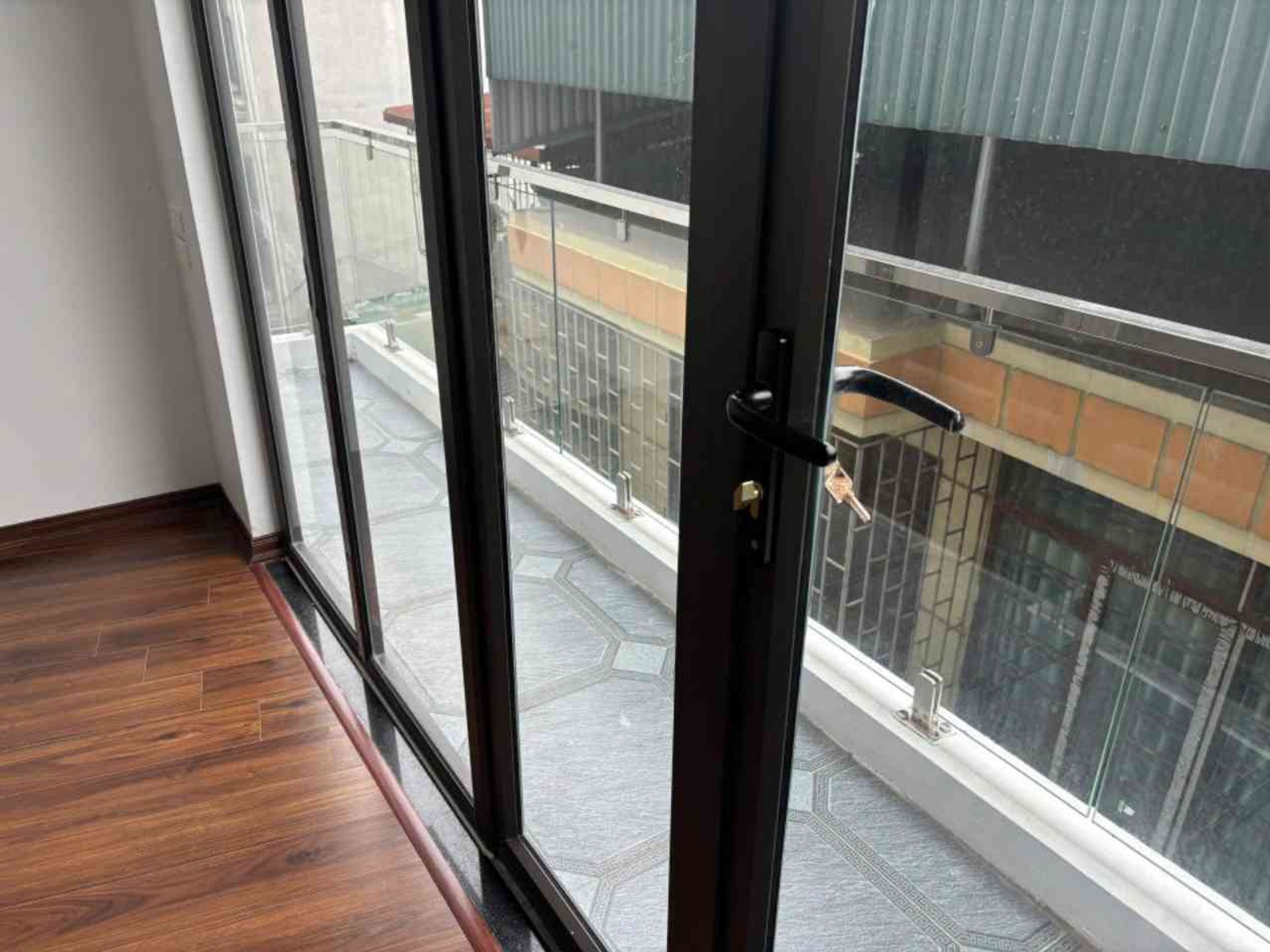 Bán nhà Minh Khai - diện tích 56m2 6 tầng - Ô tô đỗ cửa - giá 14,9 tỷ