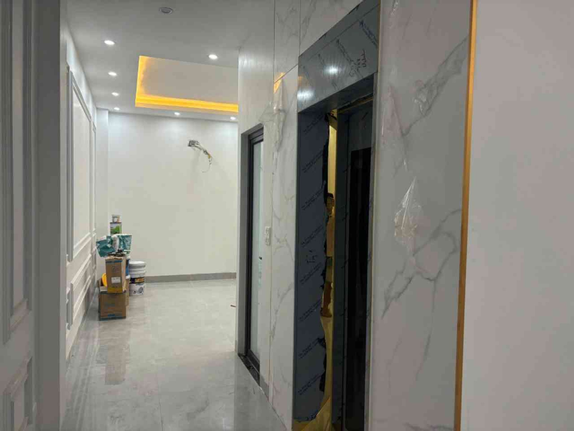 Bán nhà Minh Khai - diện tích 56m2 6 tầng - Ô tô đỗ cửa - giá 14,9 tỷ