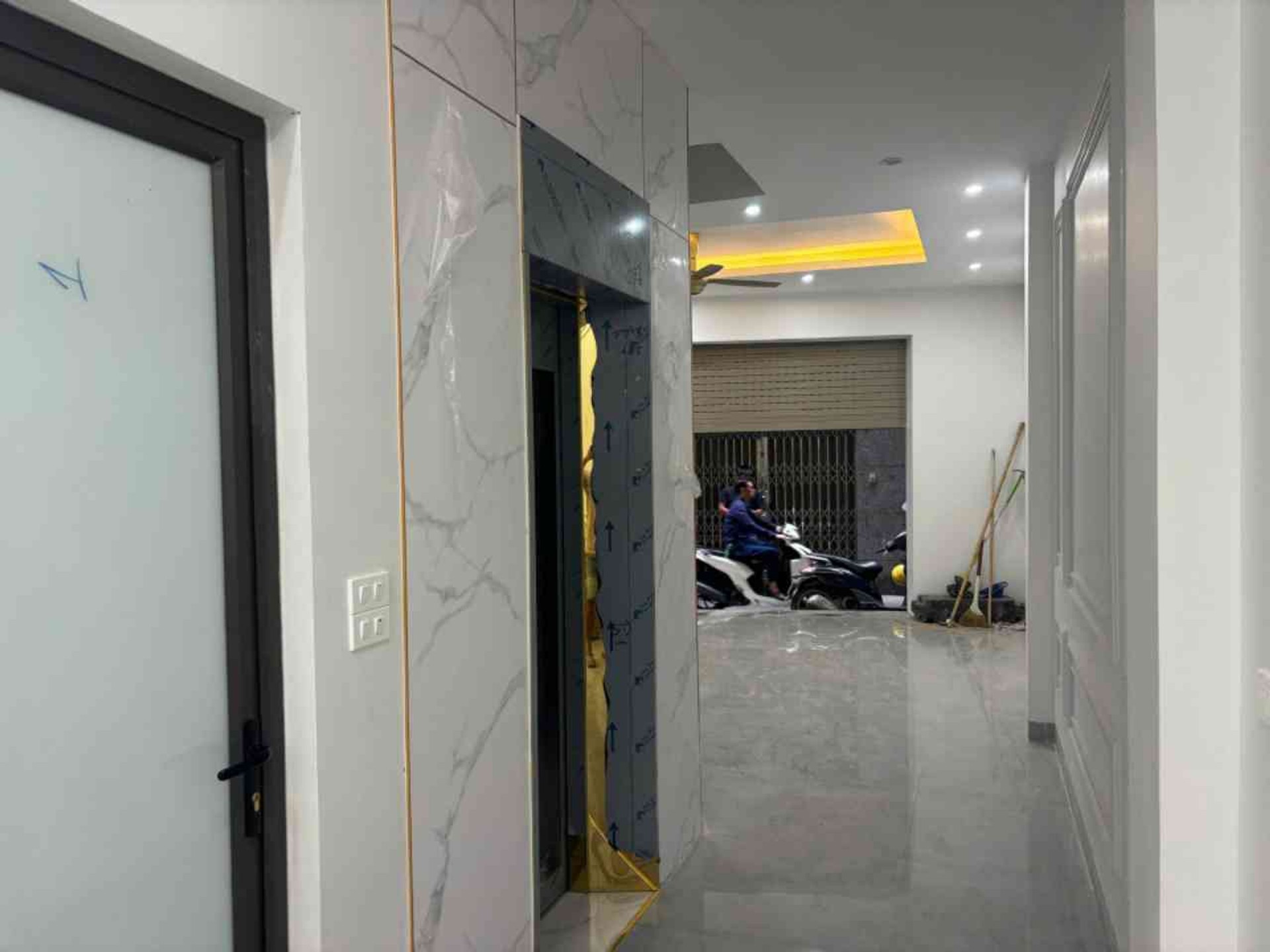 Bán nhà Minh Khai - diện tích 56m2 6 tầng - Ô tô đỗ cửa - giá 14,9 tỷ