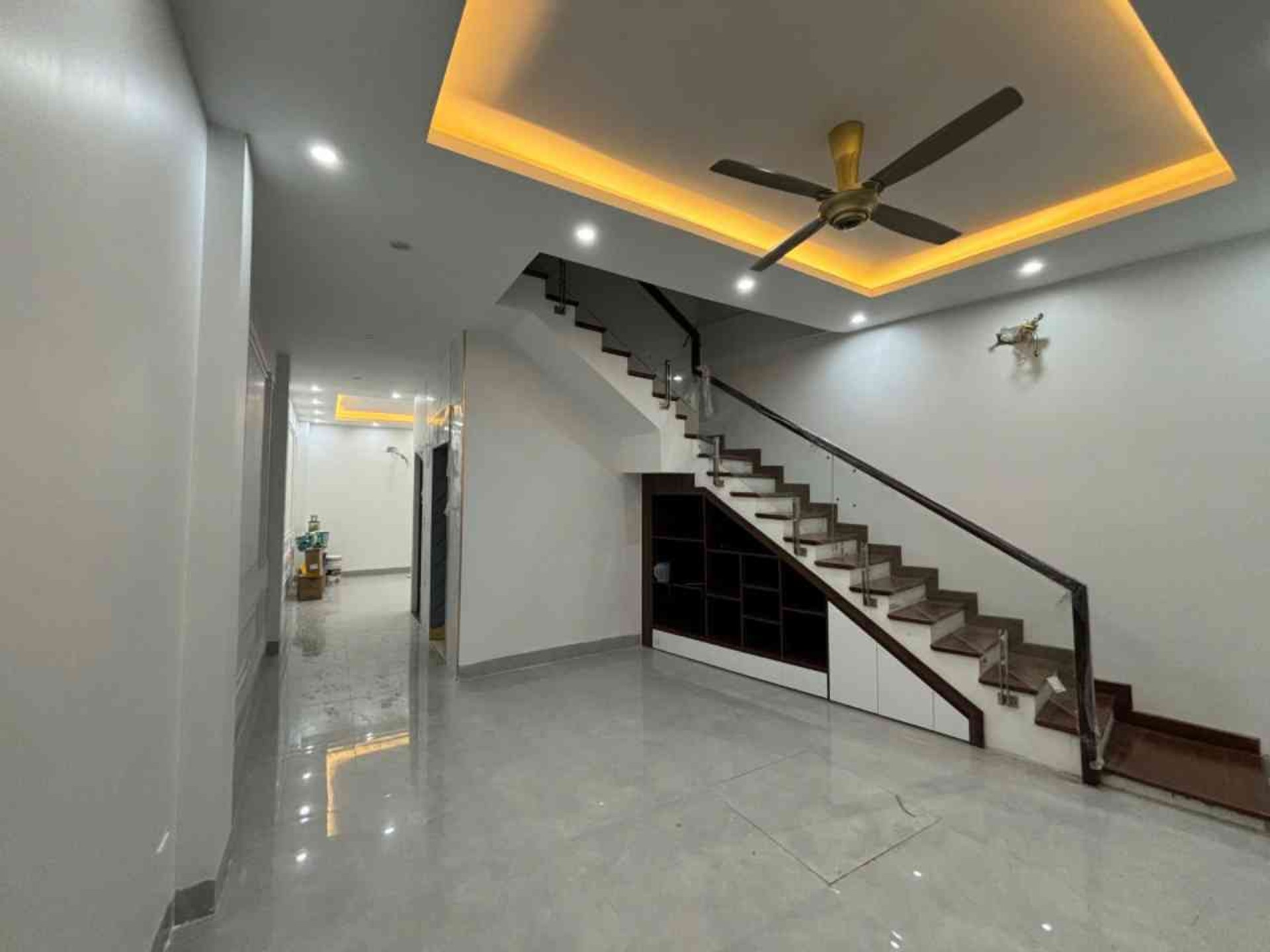 Bán nhà Minh Khai - diện tích 56m2 6 tầng - Ô tô đỗ cửa - giá 14,9 tỷ